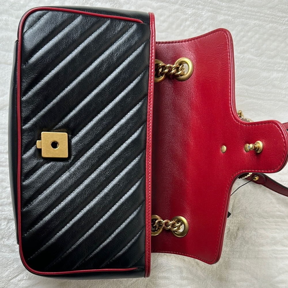 Gucci Black and Red Leather Shoulder Bag with Gold Chain - Picture 9 of 17